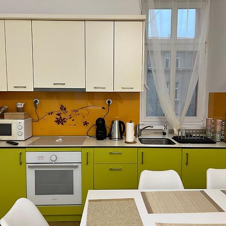 Main Street Retreat Apartment With Free Parking サラエヴォ エクステリア 写真