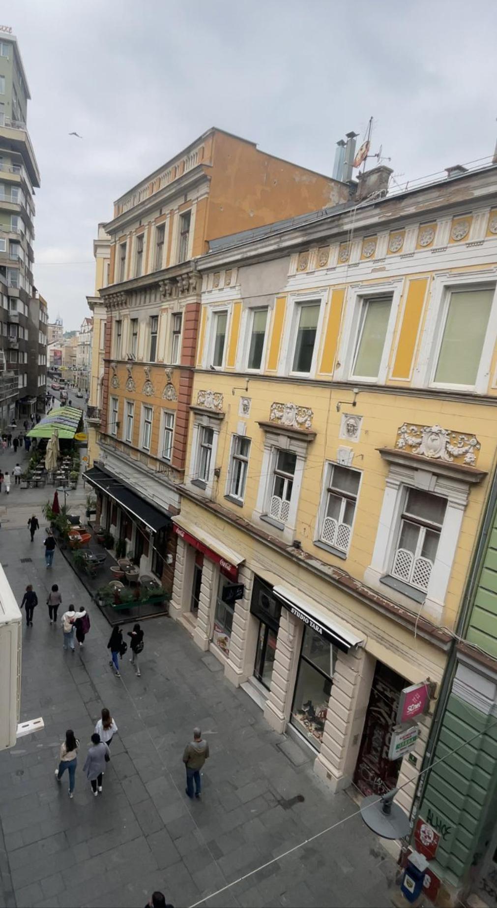 Main Street Retreat Apartment With Free Parking サラエヴォ エクステリア 写真