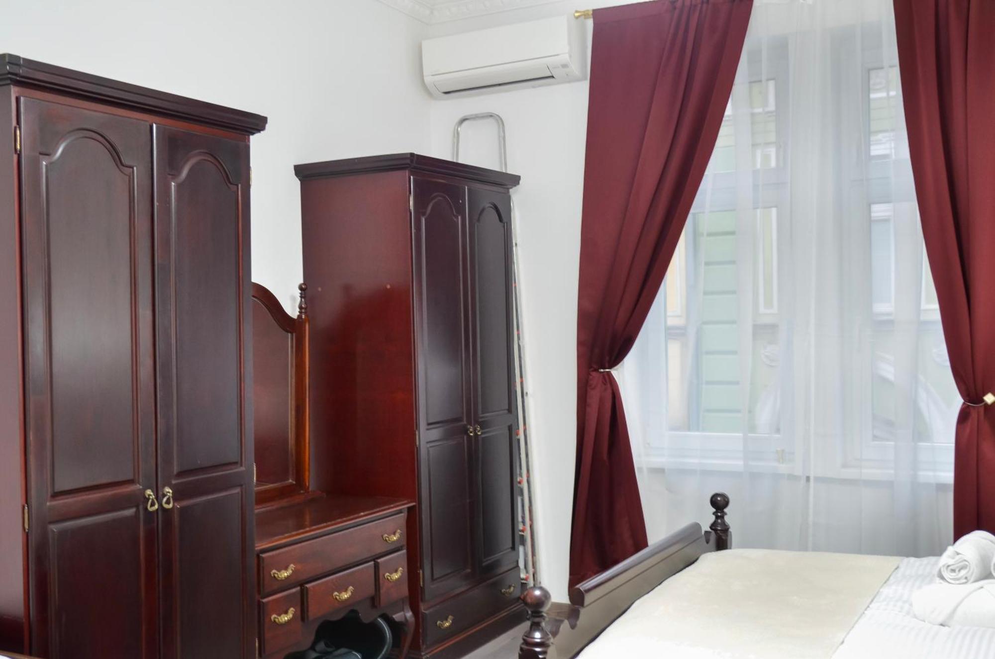Main Street Retreat Apartment With Free Parking サラエヴォ エクステリア 写真