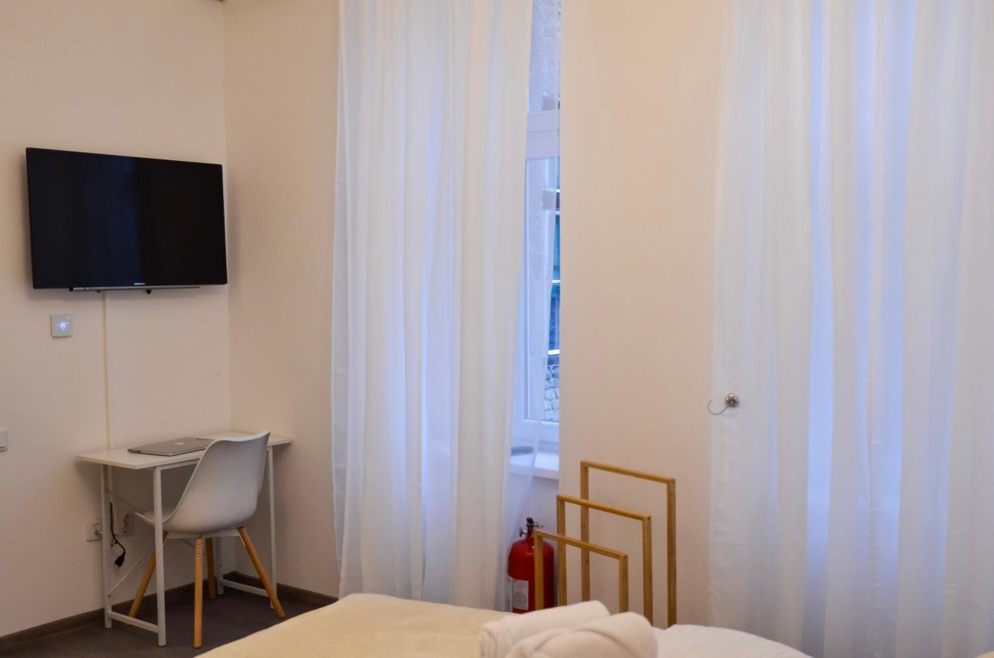Main Street Retreat Apartment With Free Parking サラエヴォ エクステリア 写真