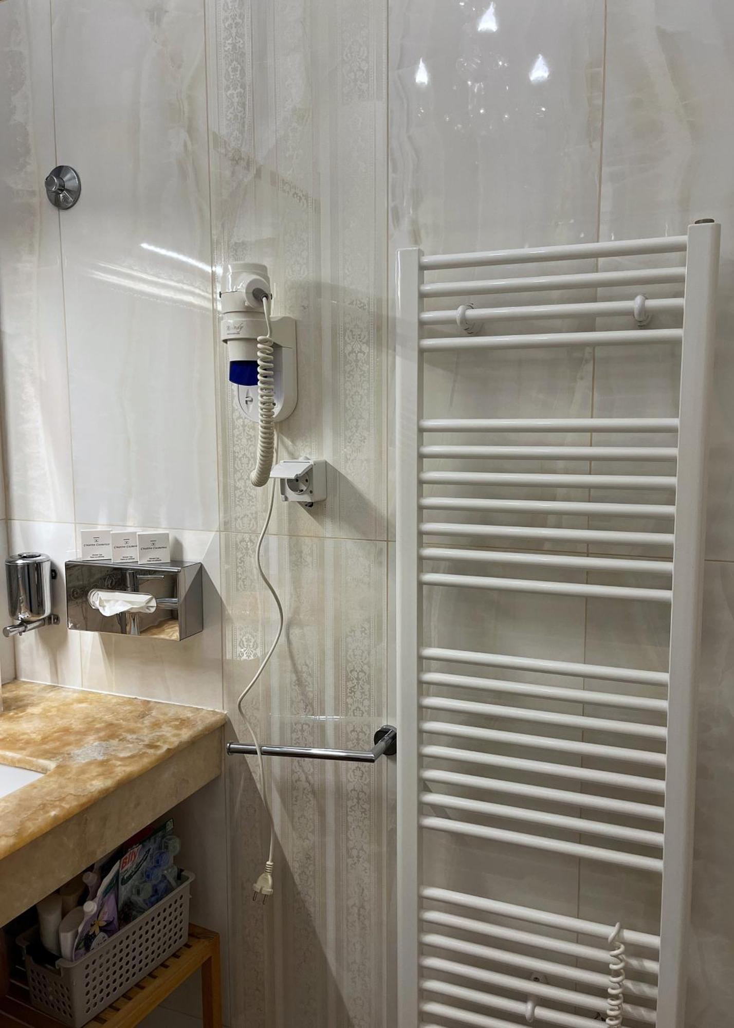 Main Street Retreat Apartment With Free Parking サラエヴォ エクステリア 写真