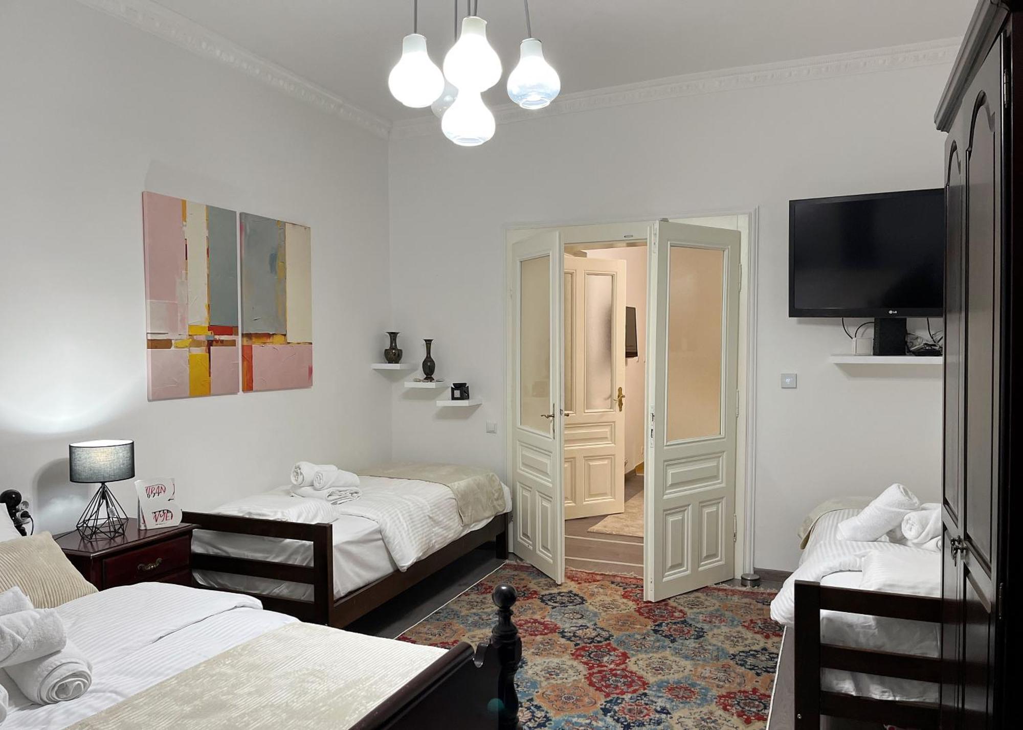 Main Street Retreat Apartment With Free Parking サラエヴォ エクステリア 写真